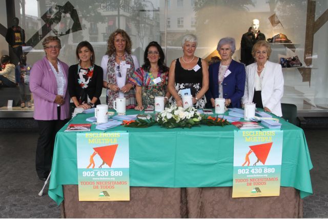 Águeda Alonso con las voluntarias (grande) Águeda Alonso con las voluntarias (grande)