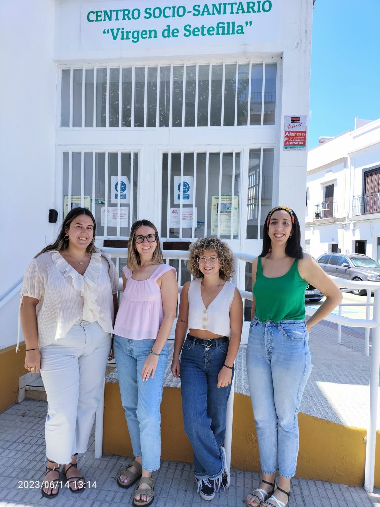 foto trabajadoras sociales de Lora y trabajadoras sociales de Cruz Roja Lora