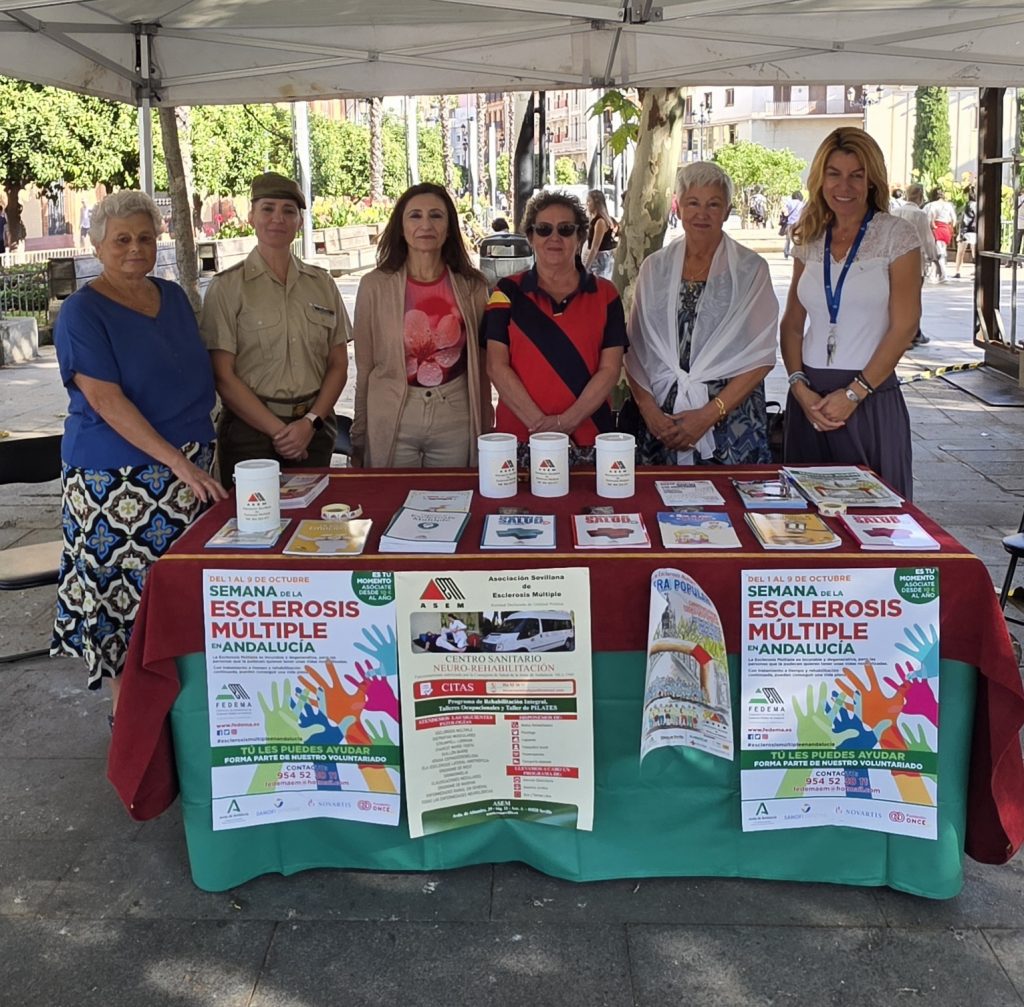 Auxiliadora Álvarez, voluntaria; soldado de primera Medina del Cuartel General de la Fuerza Terrestre; María Márquez, vicepresidenta segunda ASEM; María José Zabala, voluntaria; Águeda Alonso, Presidenta ASEM; Ana Gómez, Real Ilustre Colegio de Médicos de Sevilla