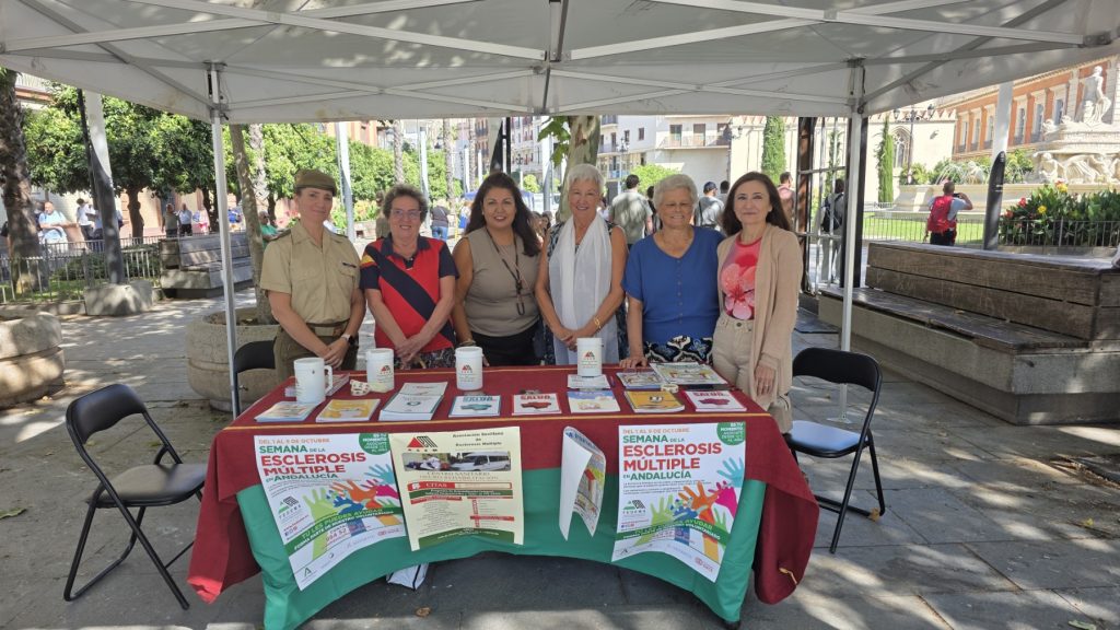 Soldado primera Medina del Cuartel General de la Fuerza Terrestre; María José Zabala, voluntaria; María Ángeles, informativos Mediaset; Águeda Alonso, Presidenta ASEM; Auxiliadora Álvarez, voluntaria; María Márquez, vicepresidenta segunda ASEM